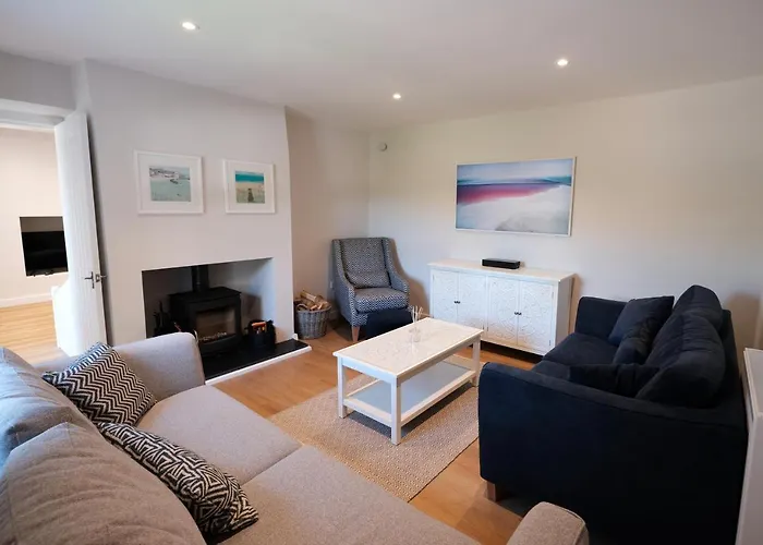 Newly Renovated Cottage With Hot Tub